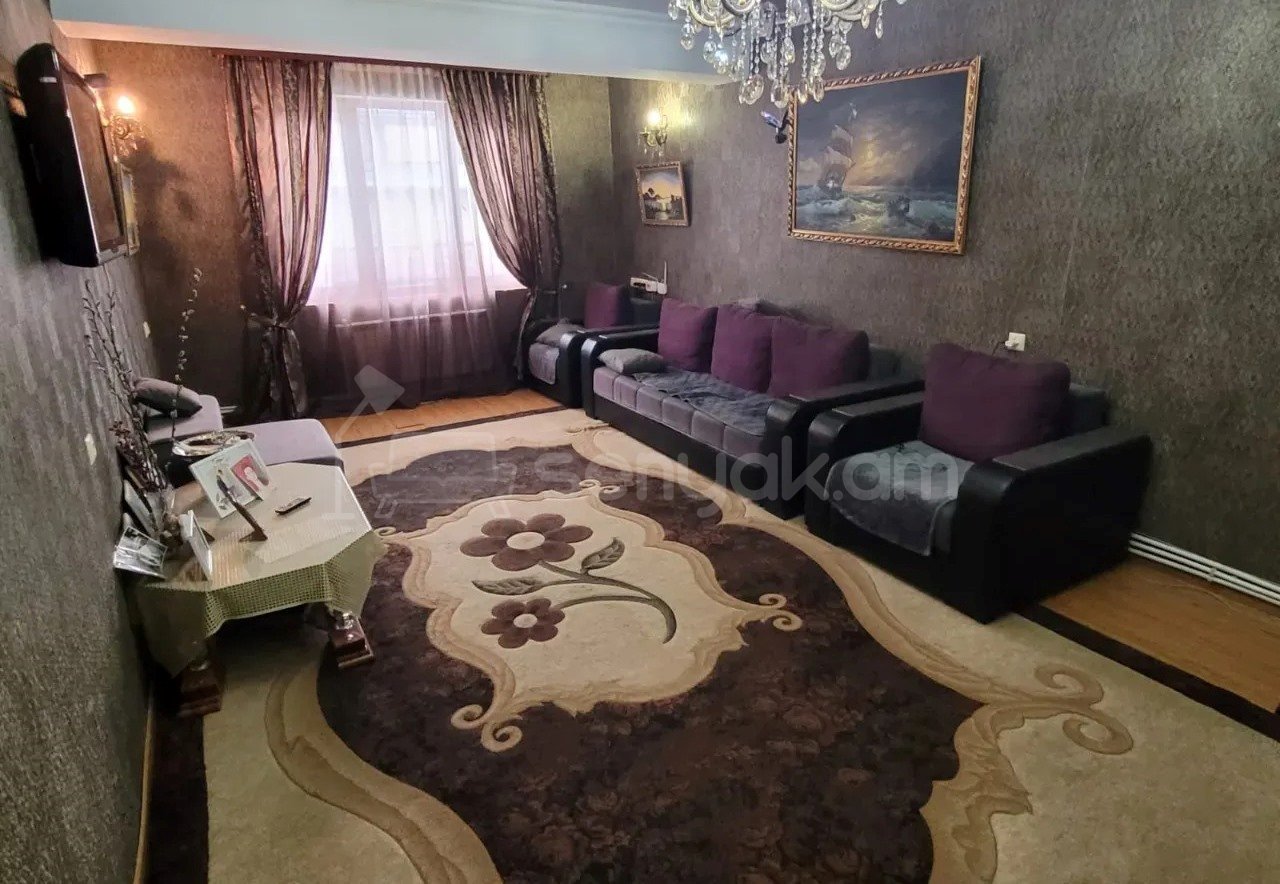 3 Սենյականոց Բնակարան Քարե Շենքում, 86քմ, 3/5 հարկ, Կապիտալ Վերանորոգված