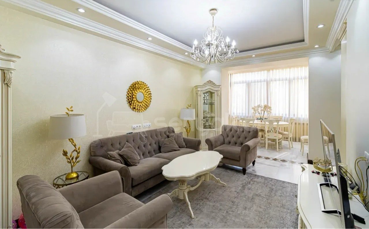 3 Սենյականոց Բնակարան Քարե Շենքում, 93քմ, 3/6 հարկ, Դիզայներական Վերանորոգված