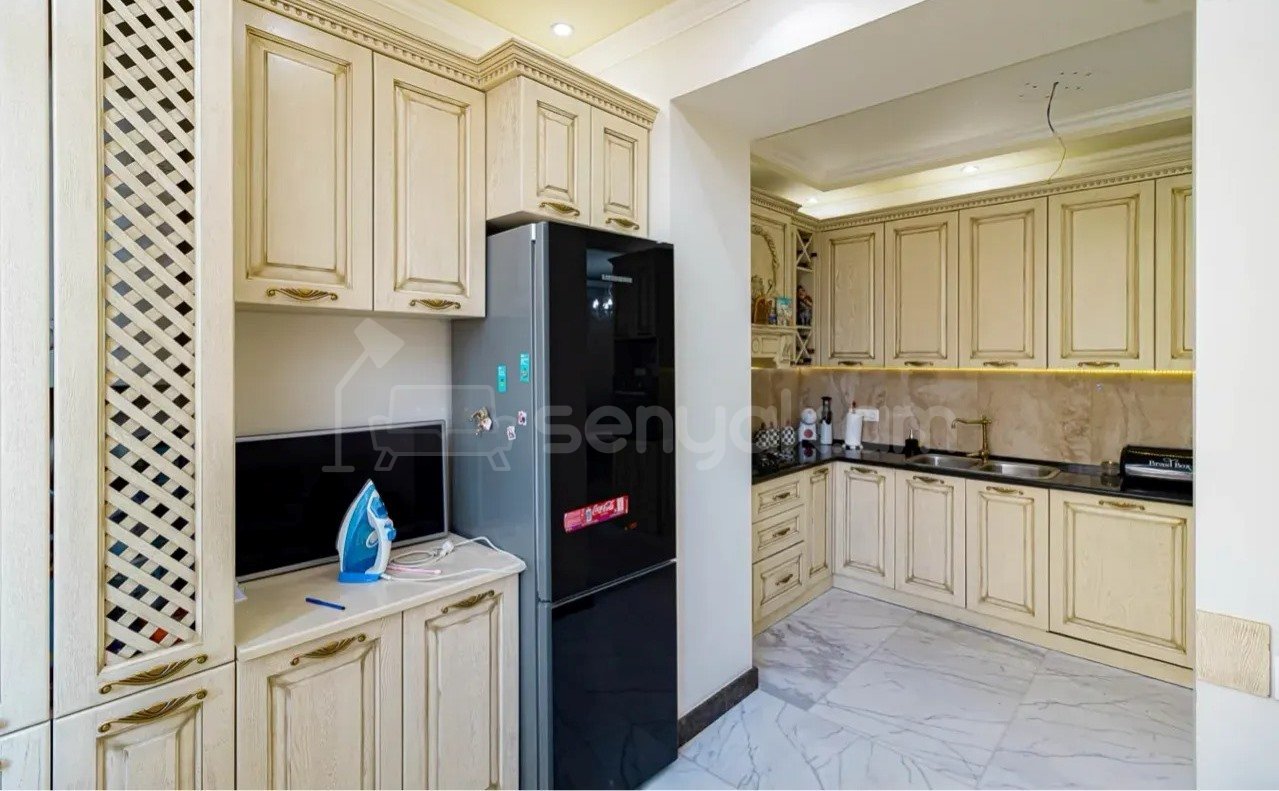 3 Սենյականոց Բնակարան Քարե Շենքում, 93քմ, 3/6 հարկ, Դիզայներական Վերանորոգված