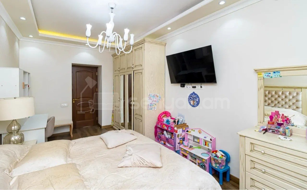 3 Սենյականոց Բնակարան Քարե Շենքում, 93քմ, 3/6 հարկ, Դիզայներական Վերանորոգված