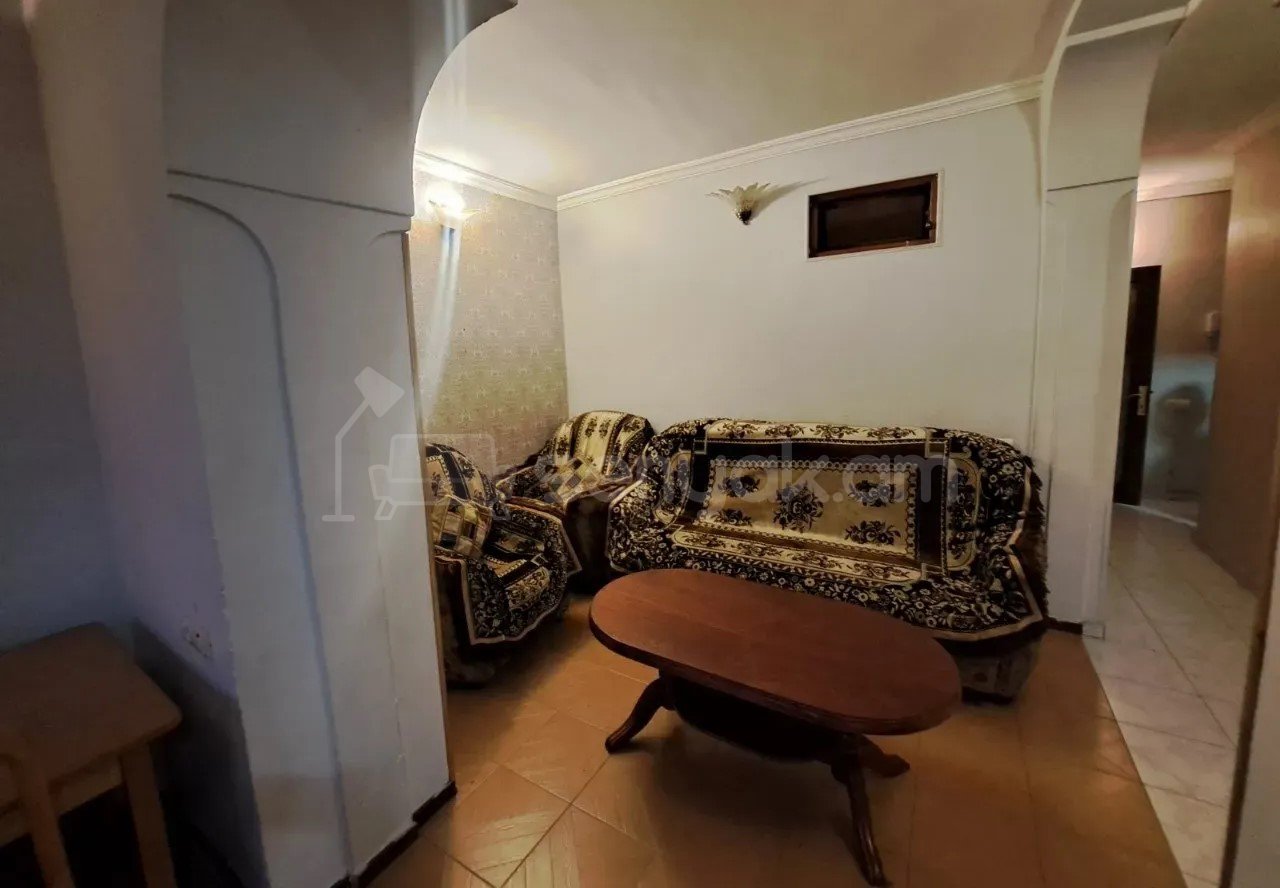 2 Սենյականոց Բնակարան Քարե Շենքում, 42քմ, 2/5 հարկ, Կապիտալ Վերանորոգված