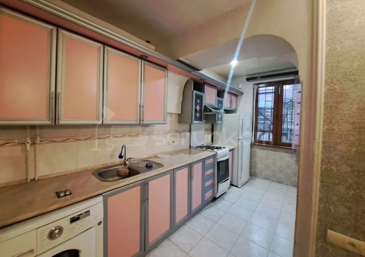 2 Սենյականոց Բնակարան Քարե Շենքում, 42քմ, 2/5 հարկ, Կապիտալ Վերանորոգված