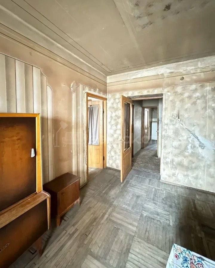 3 Սենյականոց Բնակարան Քարե Շենքում, 87քմ, 5/5 հարկ, Պետական Վիճակում