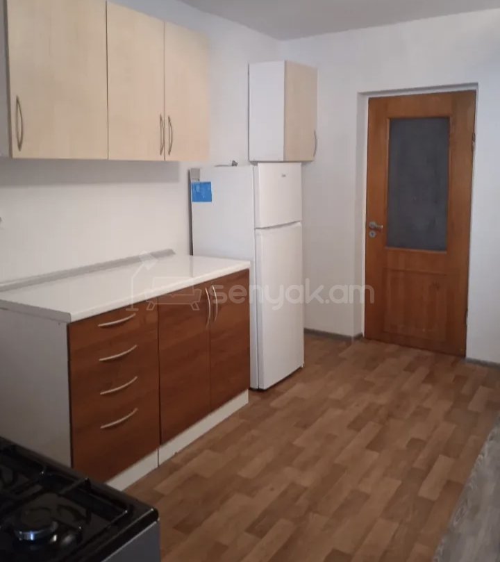 3 Սենյականոց Բնակարան Քարե Շենքում, 68քմ, 1/1 հարկ, Նորմալ Վիճակում, Կահավորված