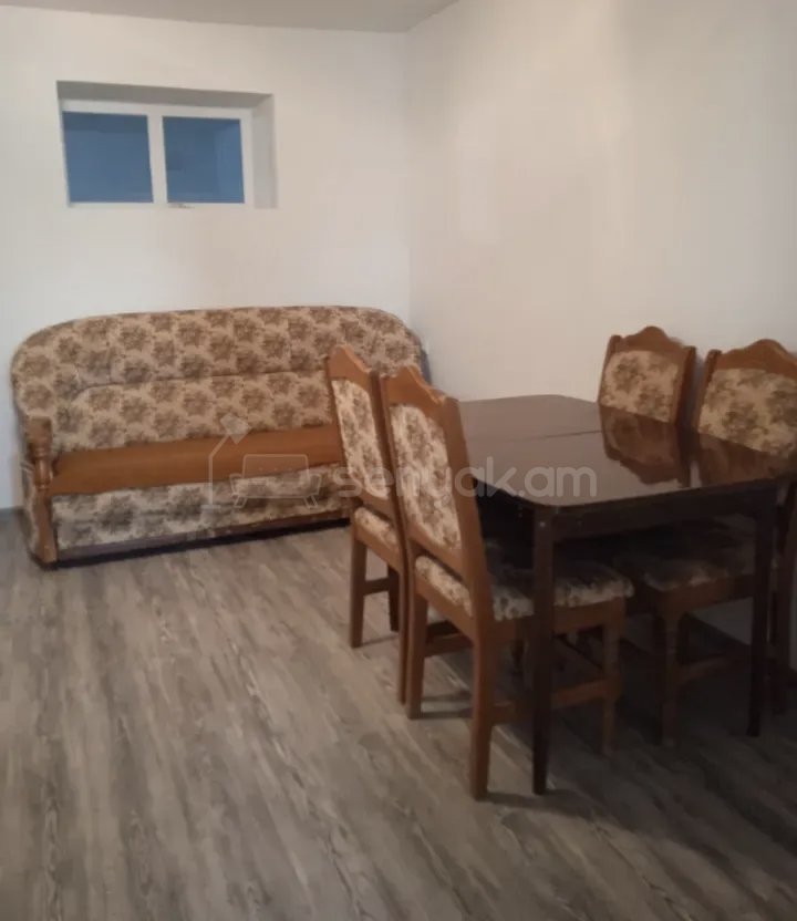 3 Սենյականոց Բնակարան Քարե Շենքում, 68քմ, 1/1 հարկ, Նորմալ Վիճակում, Կահավորված