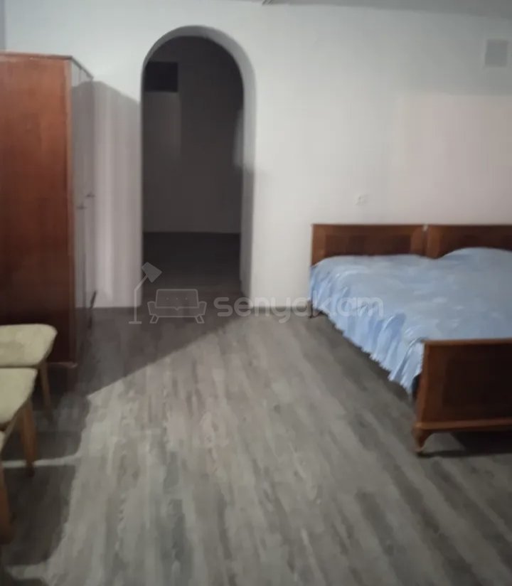 3 Սենյականոց Բնակարան Քարե Շենքում, 68քմ, 1/1 հարկ, Նորմալ Վիճակում, Կահավորված