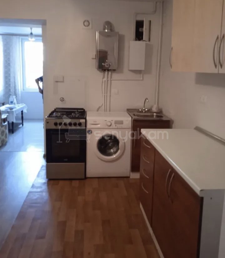 3 Սենյականոց Բնակարան Քարե Շենքում, 68քմ, 1/1 հարկ, Նորմալ Վիճակում, Կահավորված