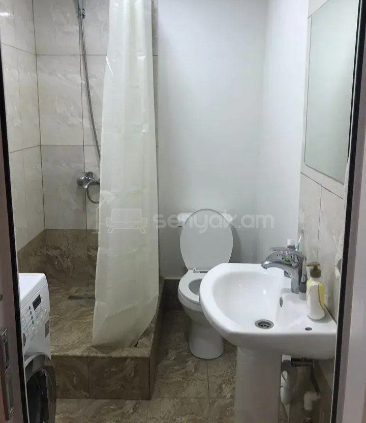 2 Սենյականոց Բնակարան Քարե Շենքում, 52քմ, 1/1 հարկ, Նորմալ Վիճակում, Կահավորված