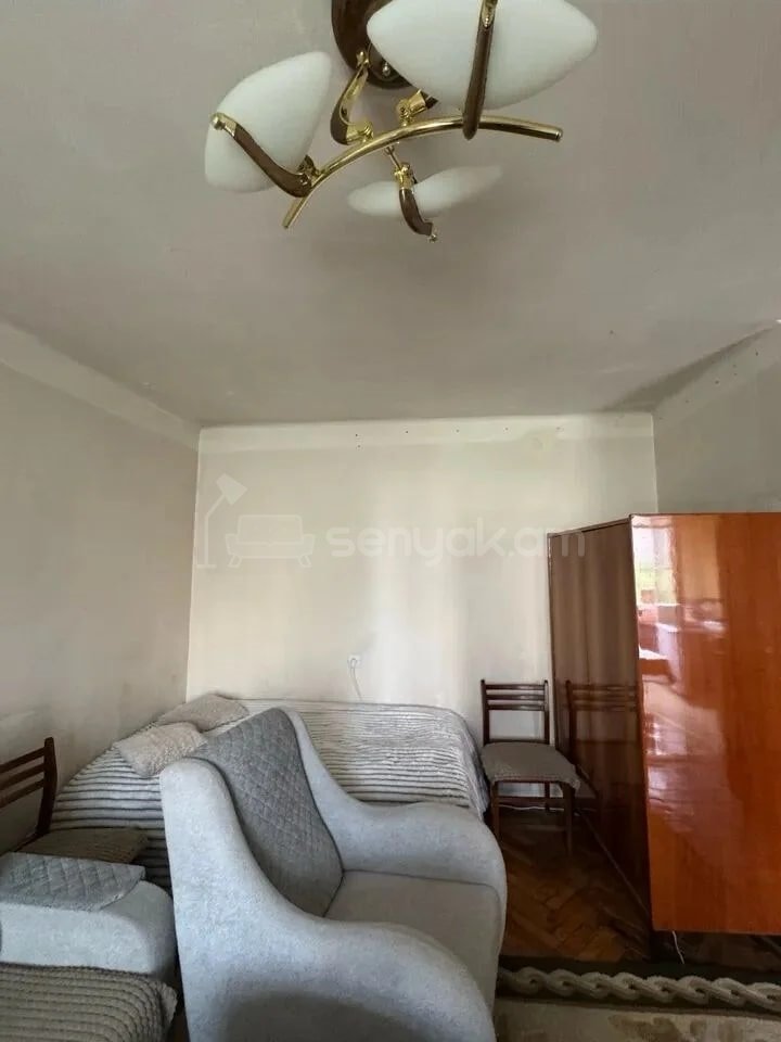 1 Սենյականոց Բնակարան Քարե Շենքում, 31քմ, 5/5 հարկ, Պետական Վիճակում