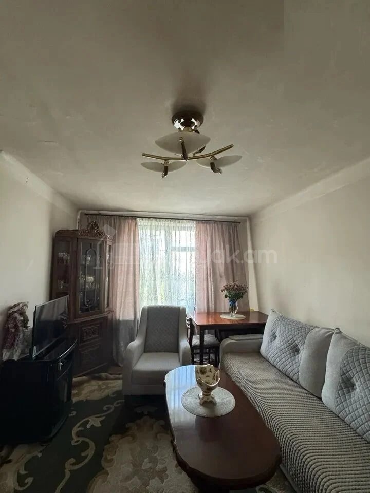 1 Սենյականոց Բնակարան Քարե Շենքում, 31քմ, 5/5 հարկ, Պետական Վիճակում