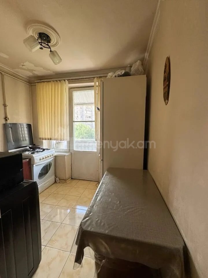 1 Սենյականոց Բնակարան Քարե Շենքում, 31քմ, 5/5 հարկ, Պետական Վիճակում