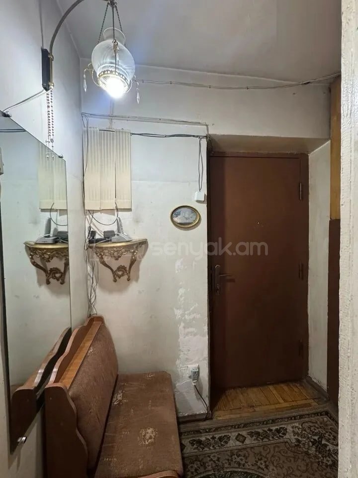 1 Սենյականոց Բնակարան Քարե Շենքում, 31քմ, 5/5 հարկ, Պետական Վիճակում