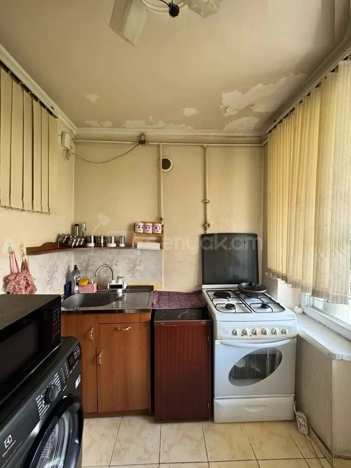 1 Սենյականոց Բնակարան Քարե Շենքում, 31քմ, 5/5 հարկ, Պետական Վիճակում