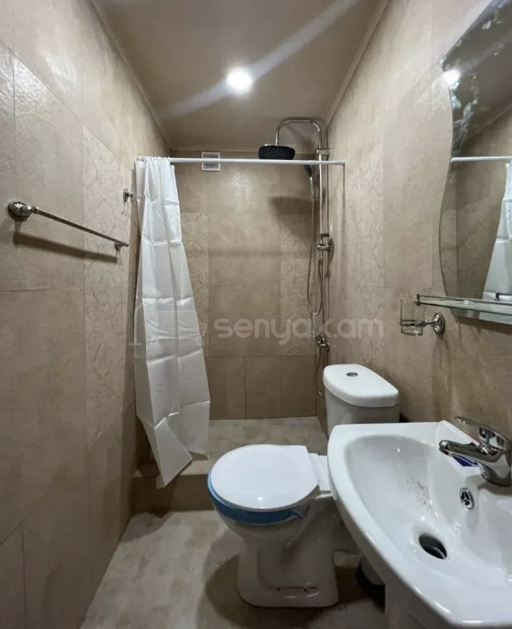 1 Սենյականոց Բնակարան Քարե Շենքում, 45քմ, 1/1 հարկ, Նորմալ Վիճակում, Կահավորված