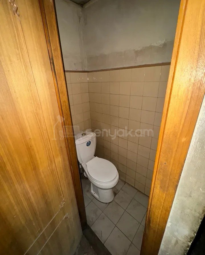 3 Սենյականոց Բնակարան Քարե Շենքում, 87քմ, 5/5 հարկ, Պետական Վիճակում