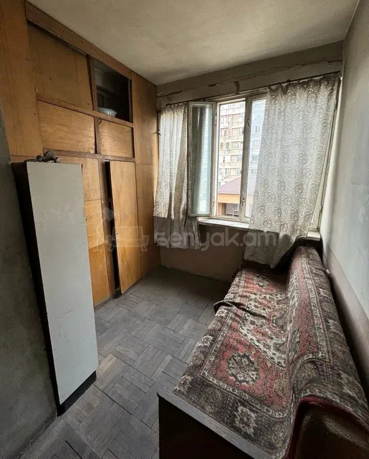 3 Սենյականոց Բնակարան Քարե Շենքում, 87քմ, 5/5 հարկ, Պետական Վիճակում