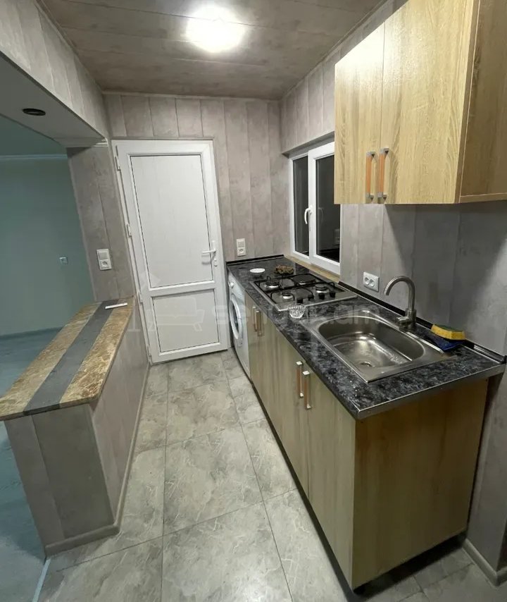 1 Սենյականոց Բնակարան Քարե Շենքում, 40քմ, 1/1 հարկ, Նորմալ Վիճակում, Կահավորված, Արևկող