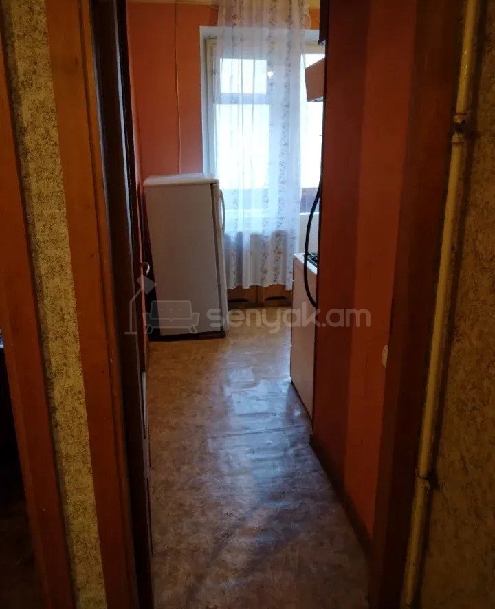 2 Սենյականոց Բնակարան Քարե Շենքում, 56քմ, 3/5 հարկ, Պետական Վիճակում