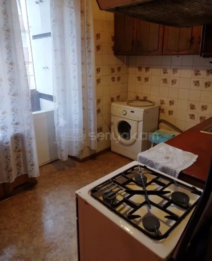 2 Սենյականոց Բնակարան Քարե Շենքում, 56քմ, 3/5 հարկ, Պետական Վիճակում