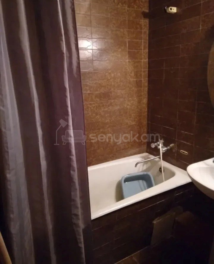 2 Սենյականոց Բնակարան Քարե Շենքում, 56քմ, 3/5 հարկ, Պետական Վիճակում