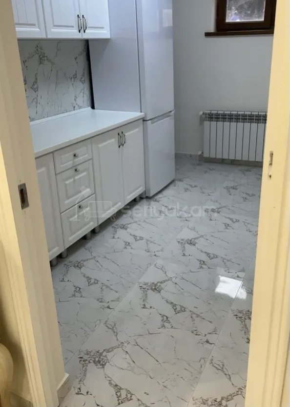 3 Սենյականոց Բնակարան Քարե Շենքում, 72քմ, 1/3 հարկ, Կապիտալ Վերանորոգված, Կահավորված