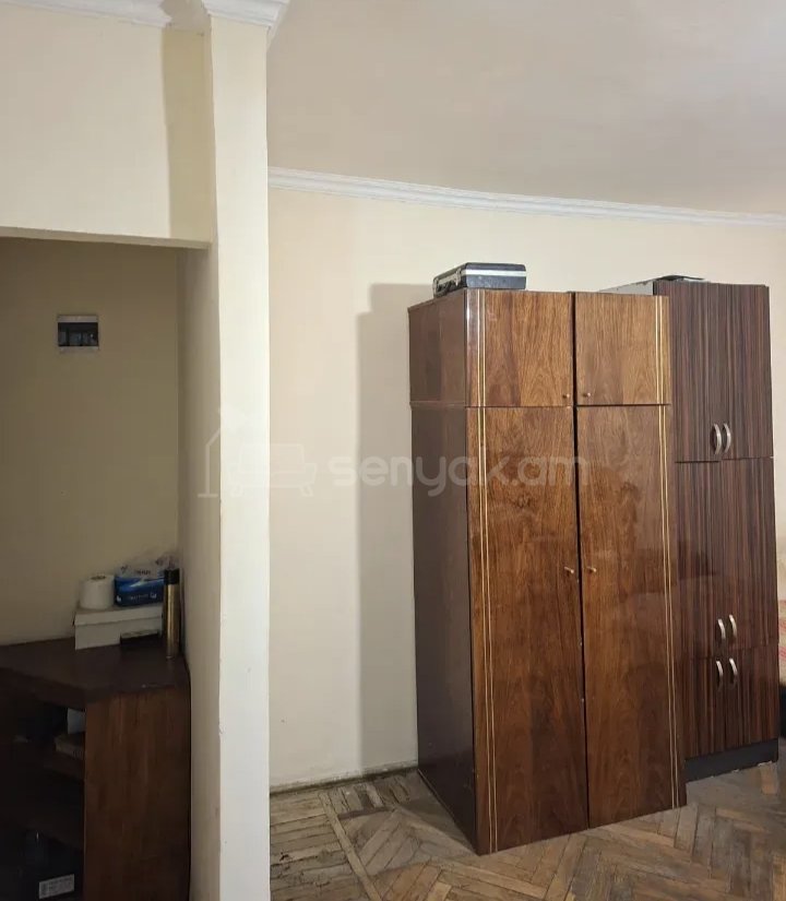 1 Սենյականոց Բնակարան Քարե Շենքում, 38քմ, 3/5 հարկ, Նորմալ Վիճակում, Կահավորված