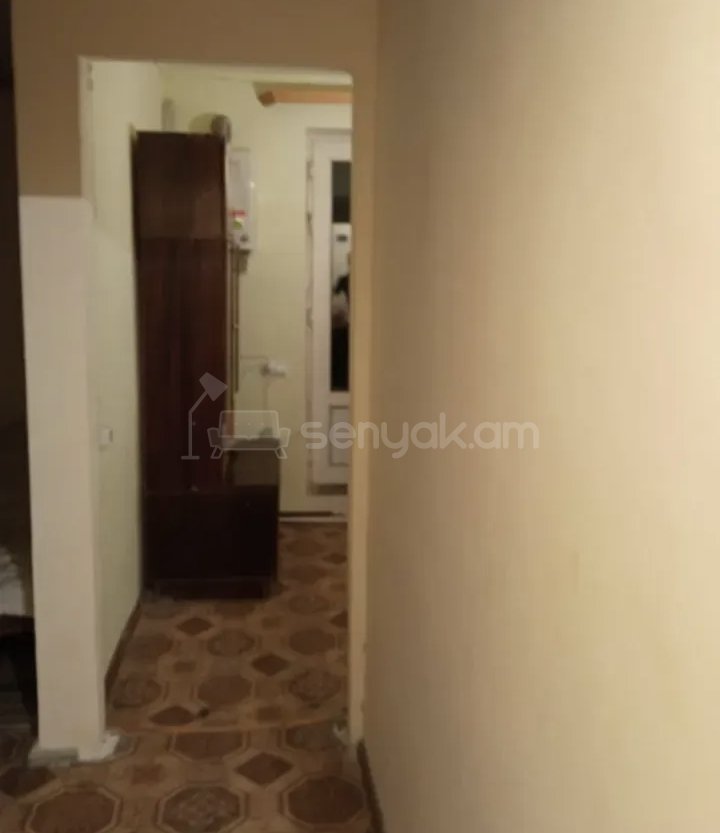 1 Սենյականոց Բնակարան Քարե Շենքում, 38քմ, 3/5 հարկ, Նորմալ Վիճակում, Կահավորված