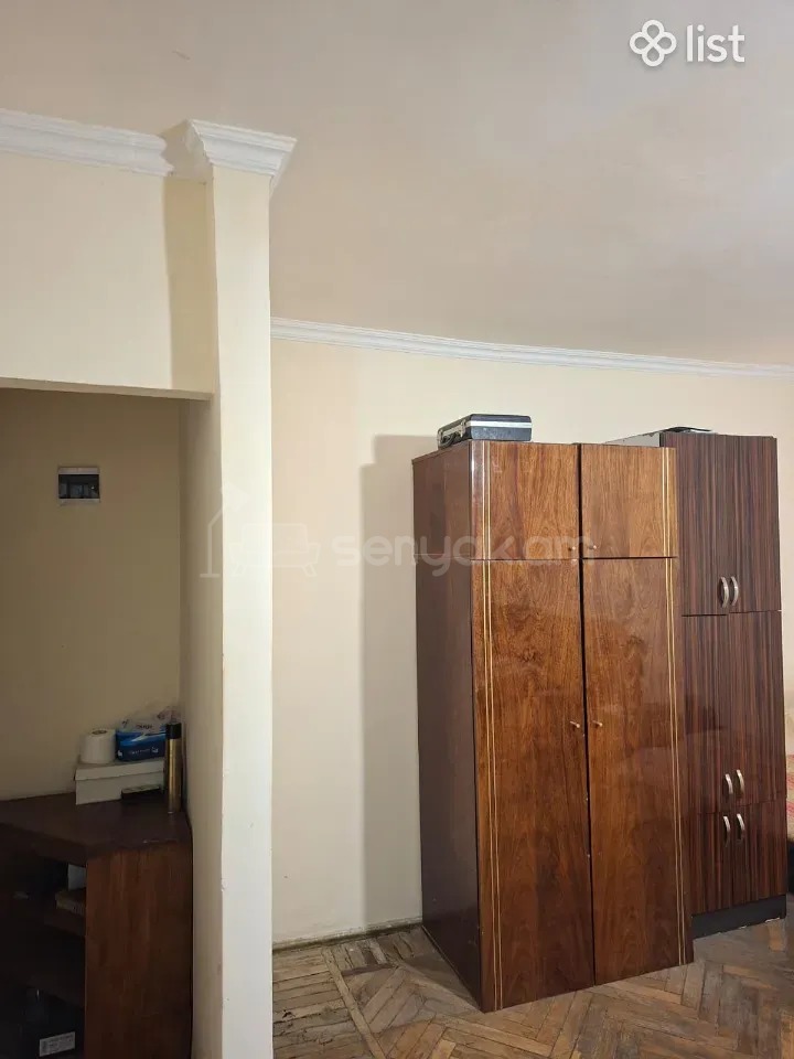 1 Սենյականոց Բնակարան Քարե Շենքում, 38քմ, 3/5 հարկ, Նորմալ Վիճակում, Կահավորված