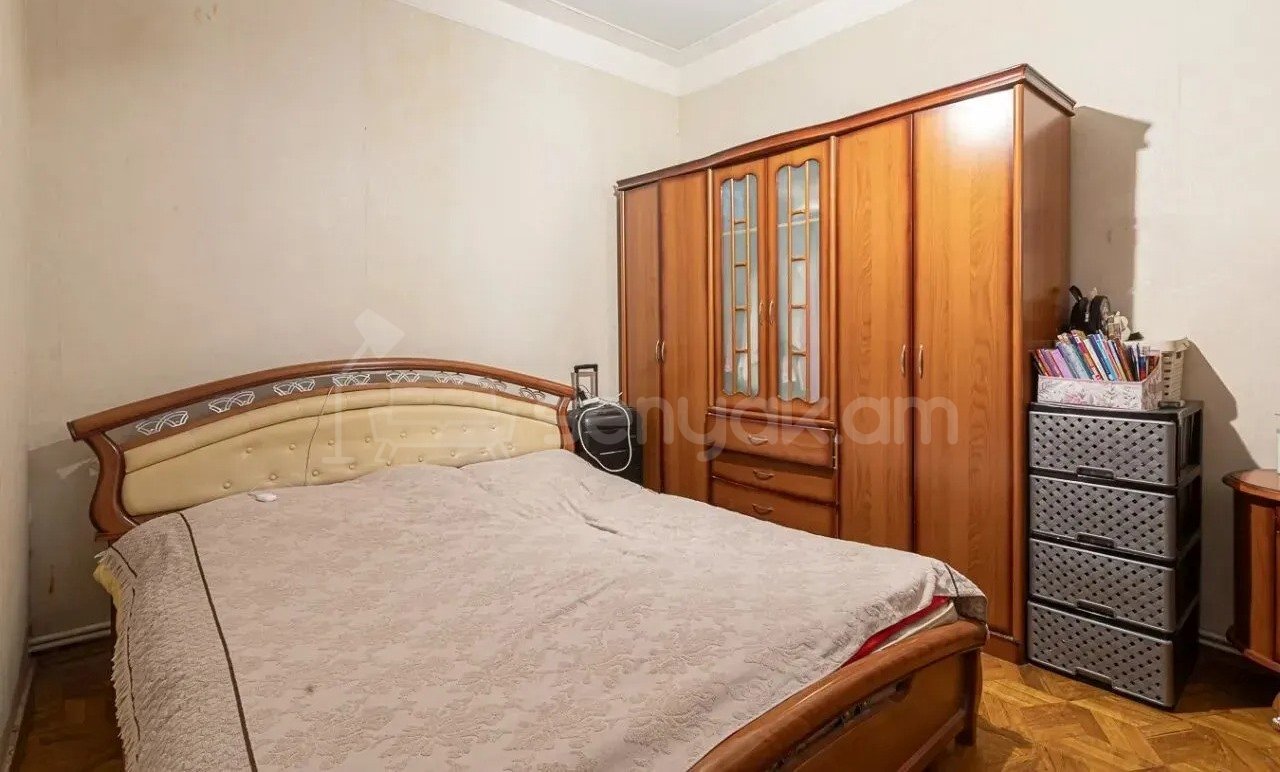 3 Սենյականոց Բնակարան Քարե Շենքում, 93քմ, 2/4 հարկ, Կապիտալ Վերանորոգված