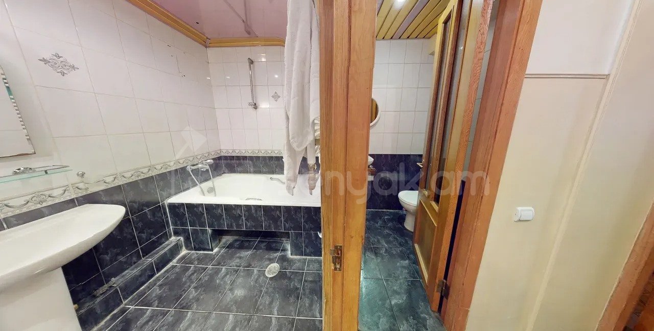 3 Սենյականոց Բնակարան Քարե Շենքում, 93քմ, 2/4 հարկ, Կապիտալ Վերանորոգված