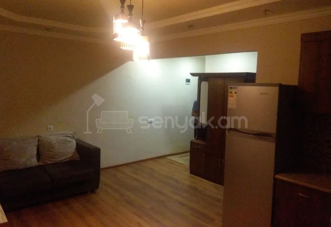 2 Սենյականոց Բնակարան Քարե Շենքում, 28քմ, 3/4 հարկ, Կապիտալ Վերանորոգված