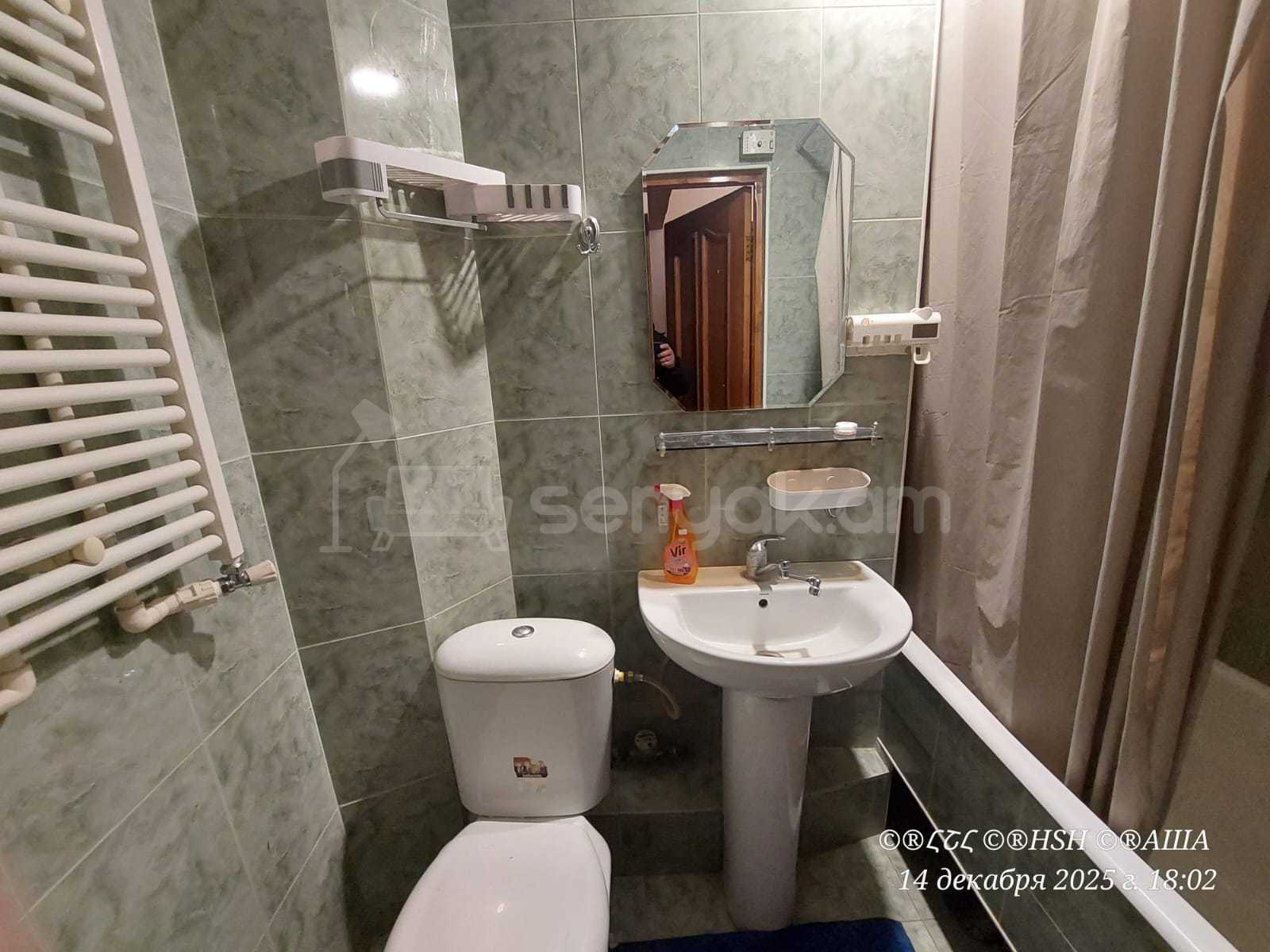 2 Սենյականոց Բնակարան Քարե Շենքում, 60քմ, 4/5 հարկ, Նորմալ Վիճակում, Կահավորված, Արևկող