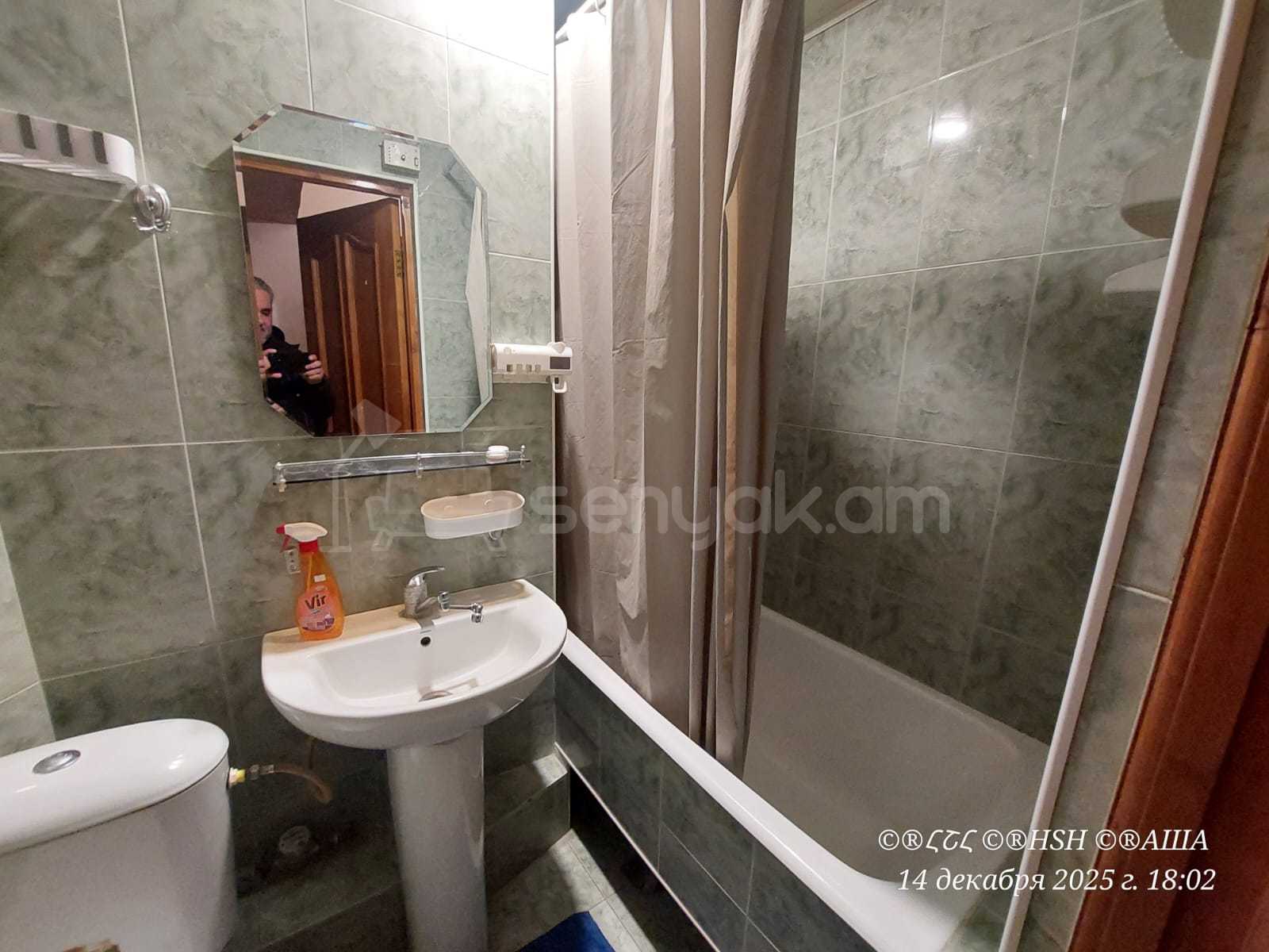 2 Սենյականոց Բնակարան Քարե Շենքում, 60քմ, 4/5 հարկ, Նորմալ Վիճակում, Կահավորված, Արևկող