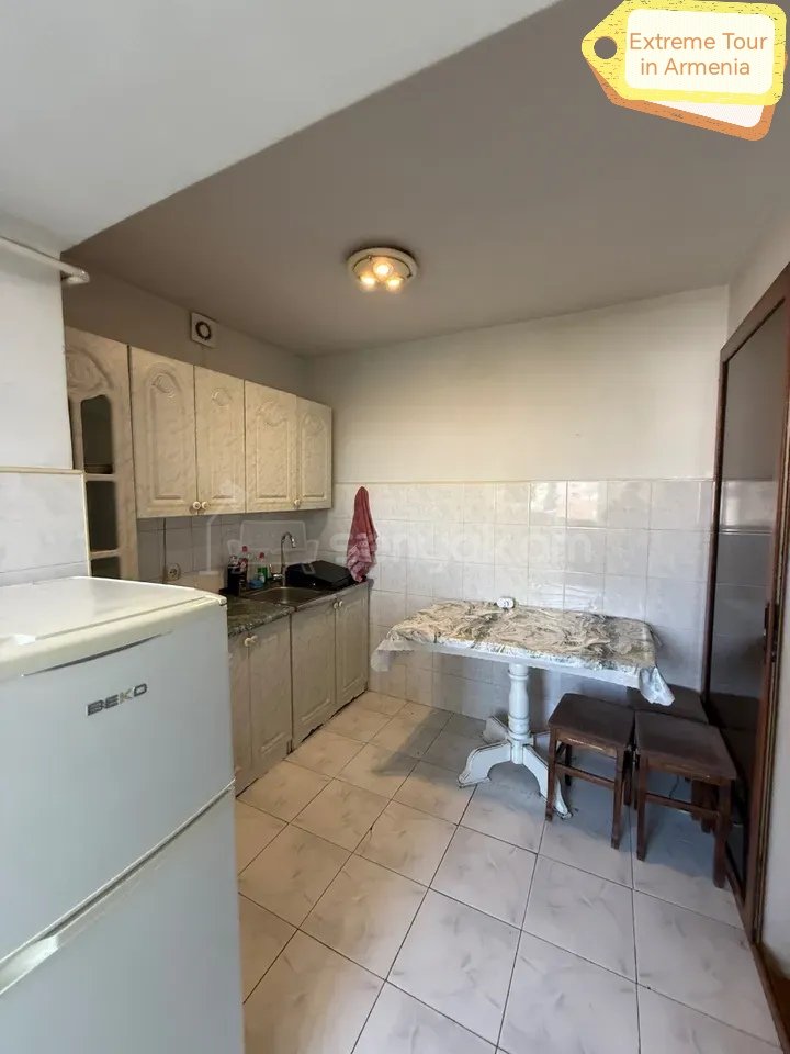 3 Սենյականոց Բնակարան Քարե Շենքում, 62քմ, 5/5 հարկ, Նորմալ Վիճակում, Կահավորված