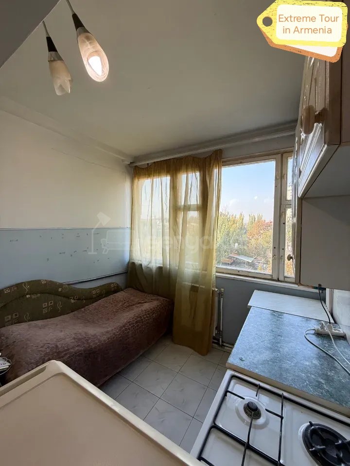 3 Սենյականոց Բնակարան Քարե Շենքում, 62քմ, 5/5 հարկ, Նորմալ Վիճակում, Կահավորված