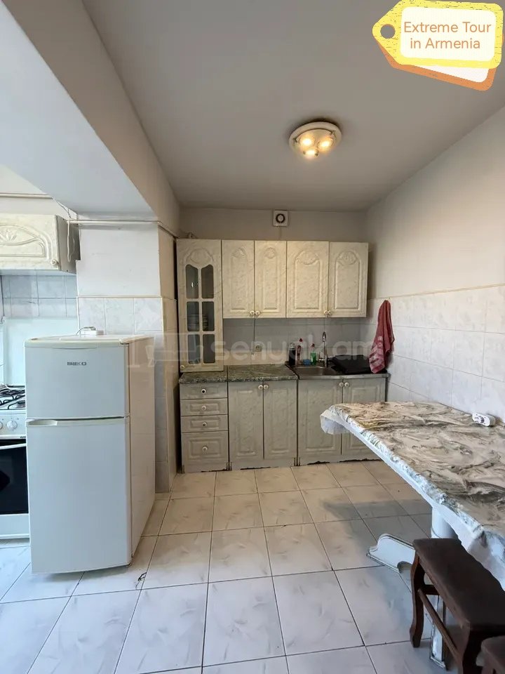 3 Սենյականոց Բնակարան Քարե Շենքում, 62քմ, 5/5 հարկ, Նորմալ Վիճակում, Կահավորված