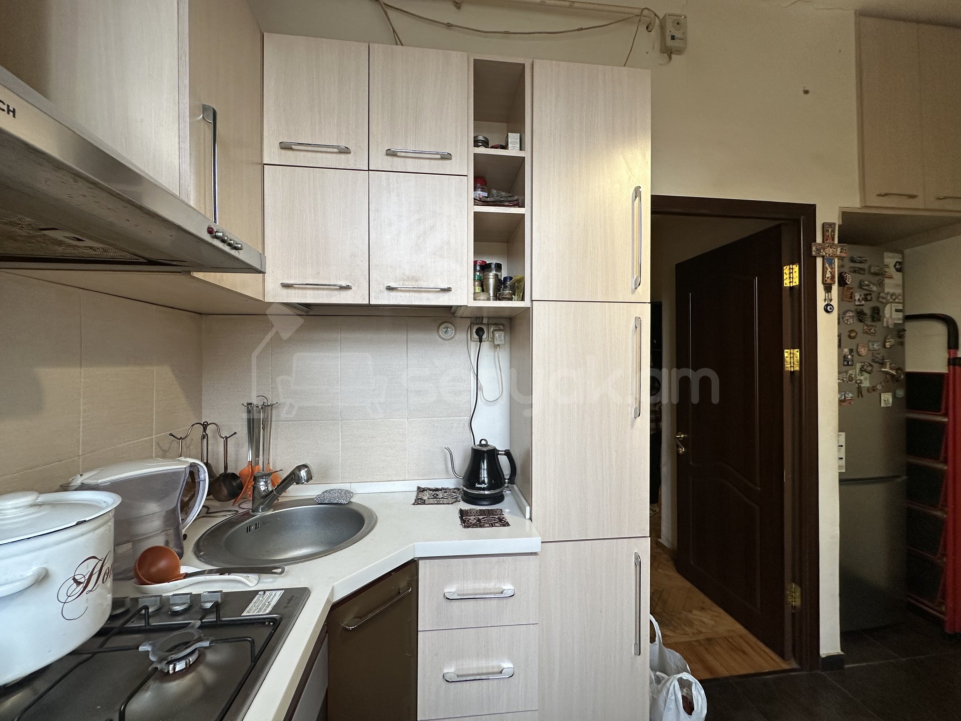 1 Սենյականոց Բնակարան Քարե Շենքում, 43քմ, 3/4 հարկ, Կապիտալ Վերանորոգված