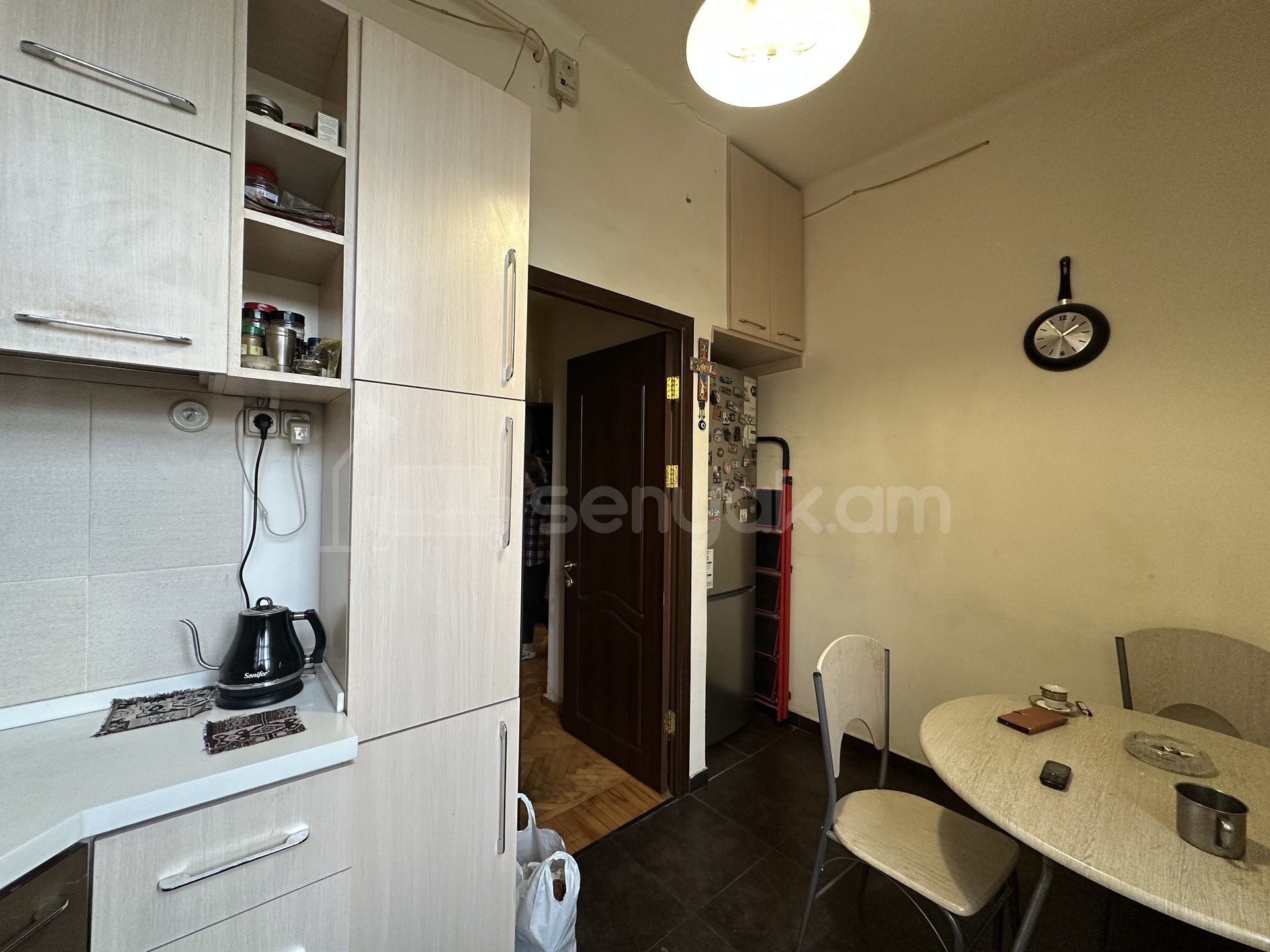 1 Սենյականոց Բնակարան Քարե Շենքում, 43քմ, 3/4 հարկ, Կապիտալ Վերանորոգված