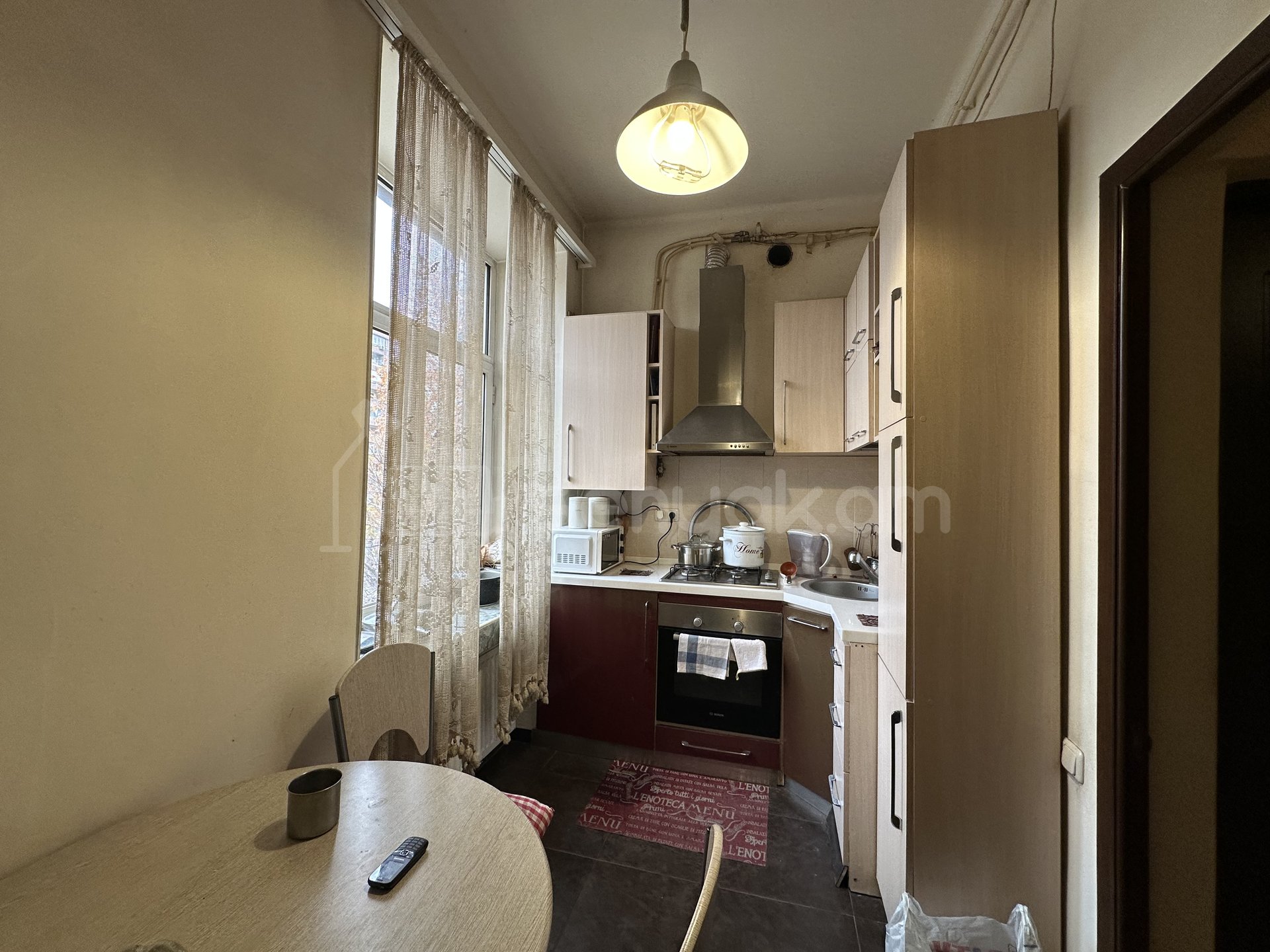 1 Սենյականոց Բնակարան Քարե Շենքում, 43քմ, 3/4 հարկ, Կապիտալ Վերանորոգված