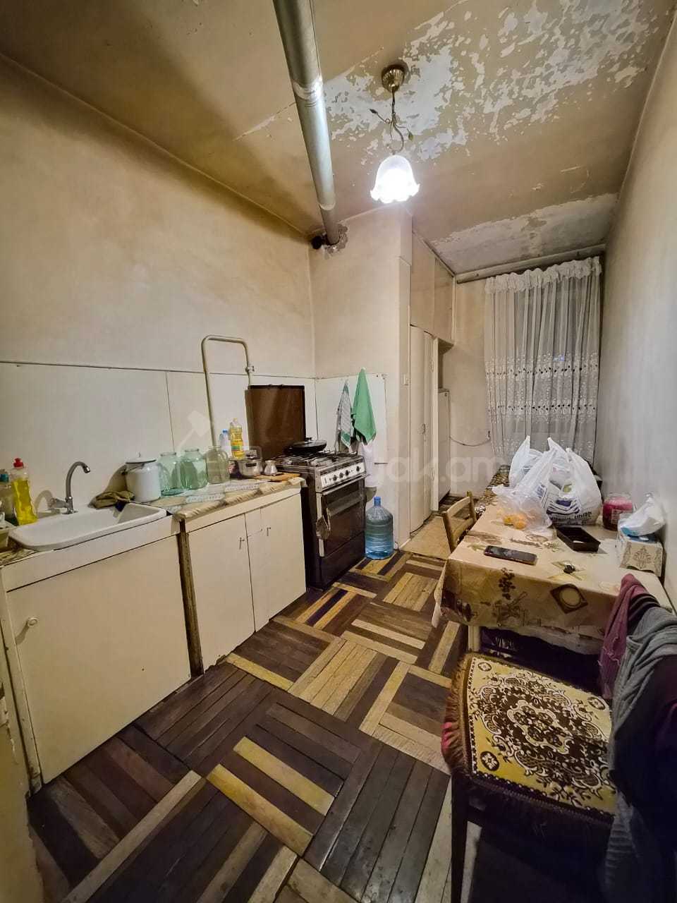 2 Սենյականոց Բնակարան Քարե Շենքում, 46քմ, 6/7 հարկ, Պետական Վիճակում