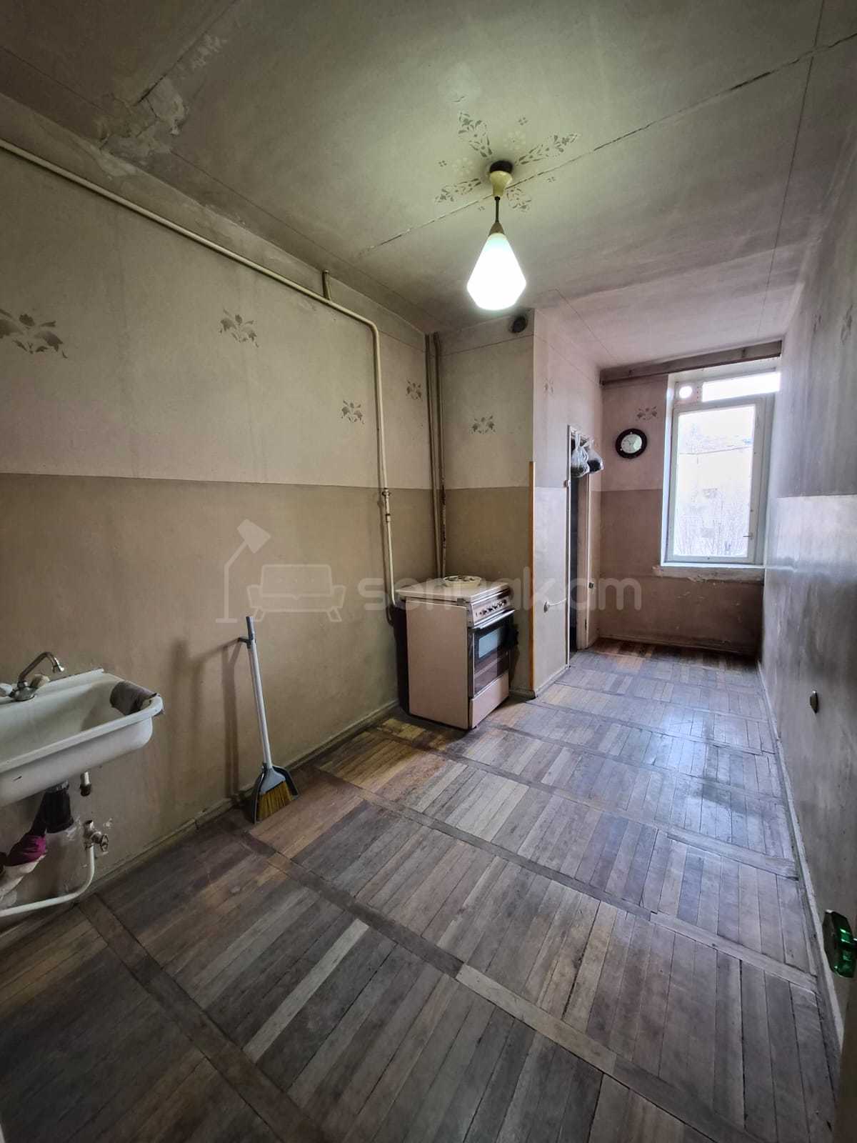 2 Սենյականոց Բնակարան Քարե Շենքում, 46քմ, 5/7 հարկ, Դիզայներական Վերանորոգված