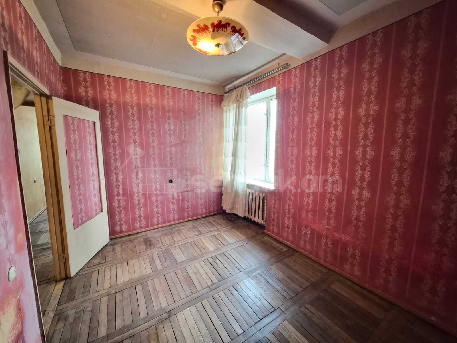 2 Սենյականոց Բնակարան Քարե Շենքում, 46քմ, 5/7 հարկ, Դիզայներական Վերանորոգված