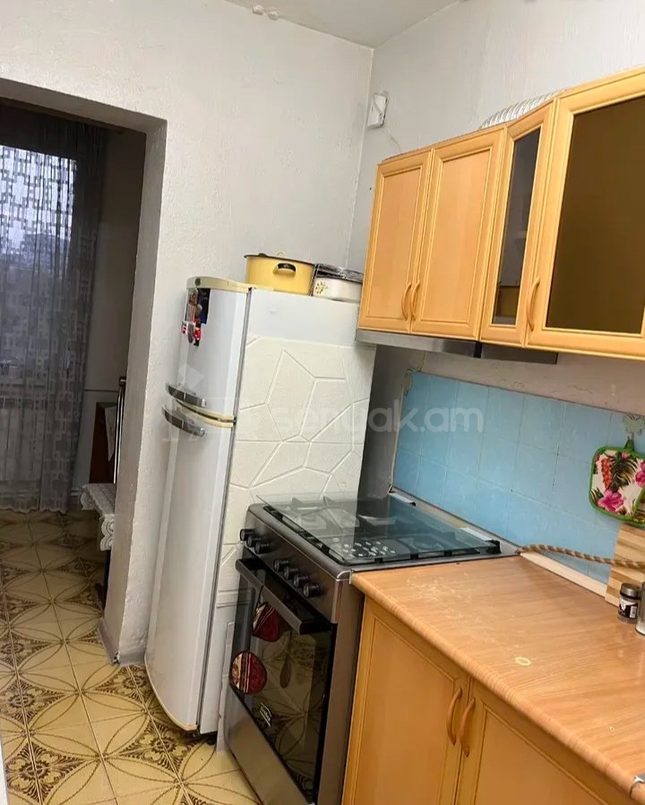 3 Սենյականոց Բնակարան, 75քմ, 3/9 հարկ, Նորմալ Վիճակում, Կահավորված