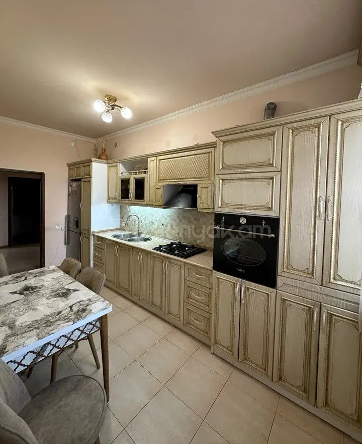 3 Սենյականոց Բնակարան Նորակառույցում, 94քմ, 7/13 հարկ, Կապիտալ Վերանորոգված