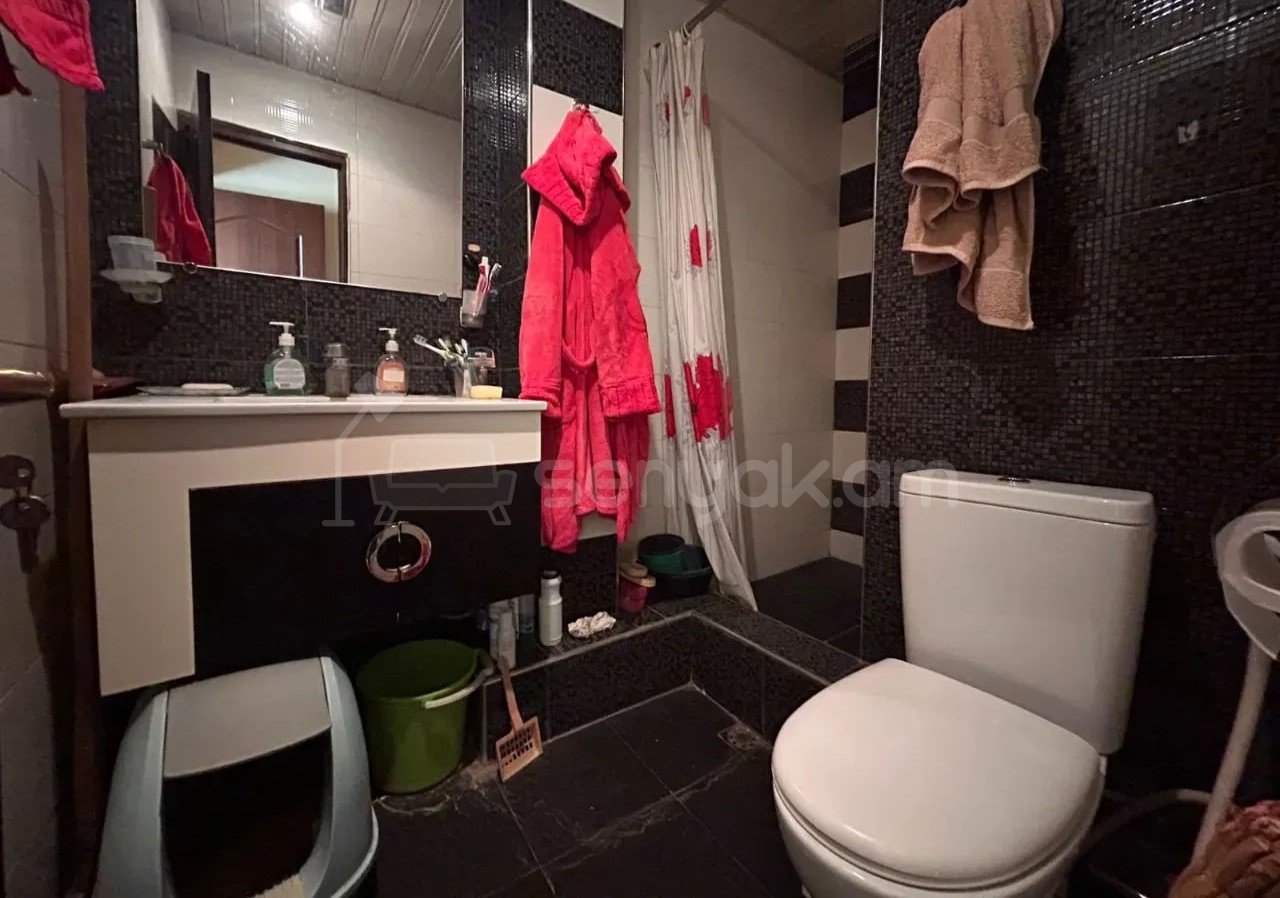 1 Սենյականոց Բնակարան Քարե Շենքում, 43քմ, 3/4 հարկ, Կապիտալ Վերանորոգված