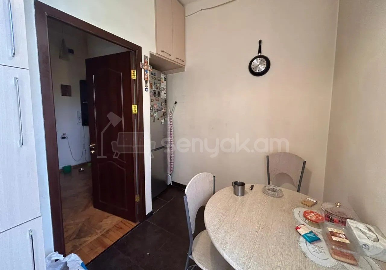 1 Սենյականոց Բնակարան Քարե Շենքում, 43քմ, 3/4 հարկ, Կապիտալ Վերանորոգված