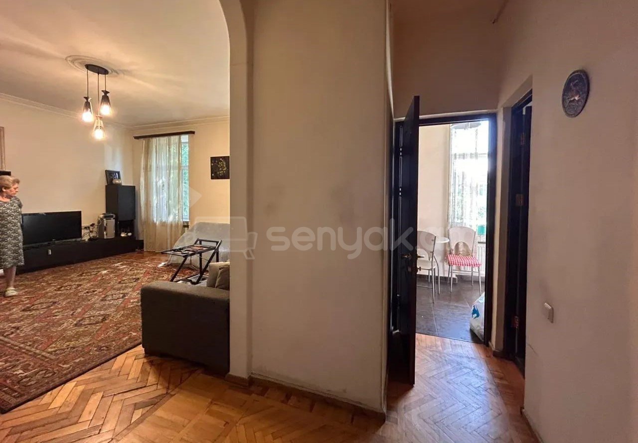 1 Սենյականոց Բնակարան Քարե Շենքում, 43քմ, 3/4 հարկ, Կապիտալ Վերանորոգված