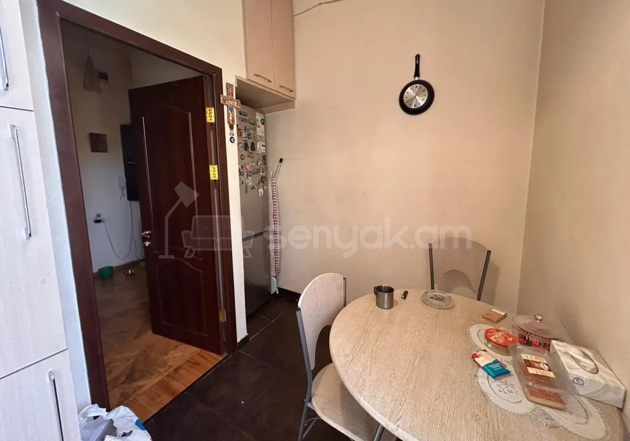 1 Սենյականոց Բնակարան Քարե Շենքում, 43քմ, 3/4 հարկ, Կապիտալ Վերանորոգված