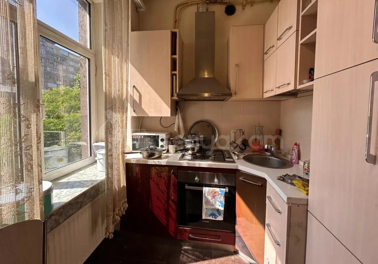 1 Սենյականոց Բնակարան Քարե Շենքում, 43քմ, 3/4 հարկ, Կապիտալ Վերանորոգված