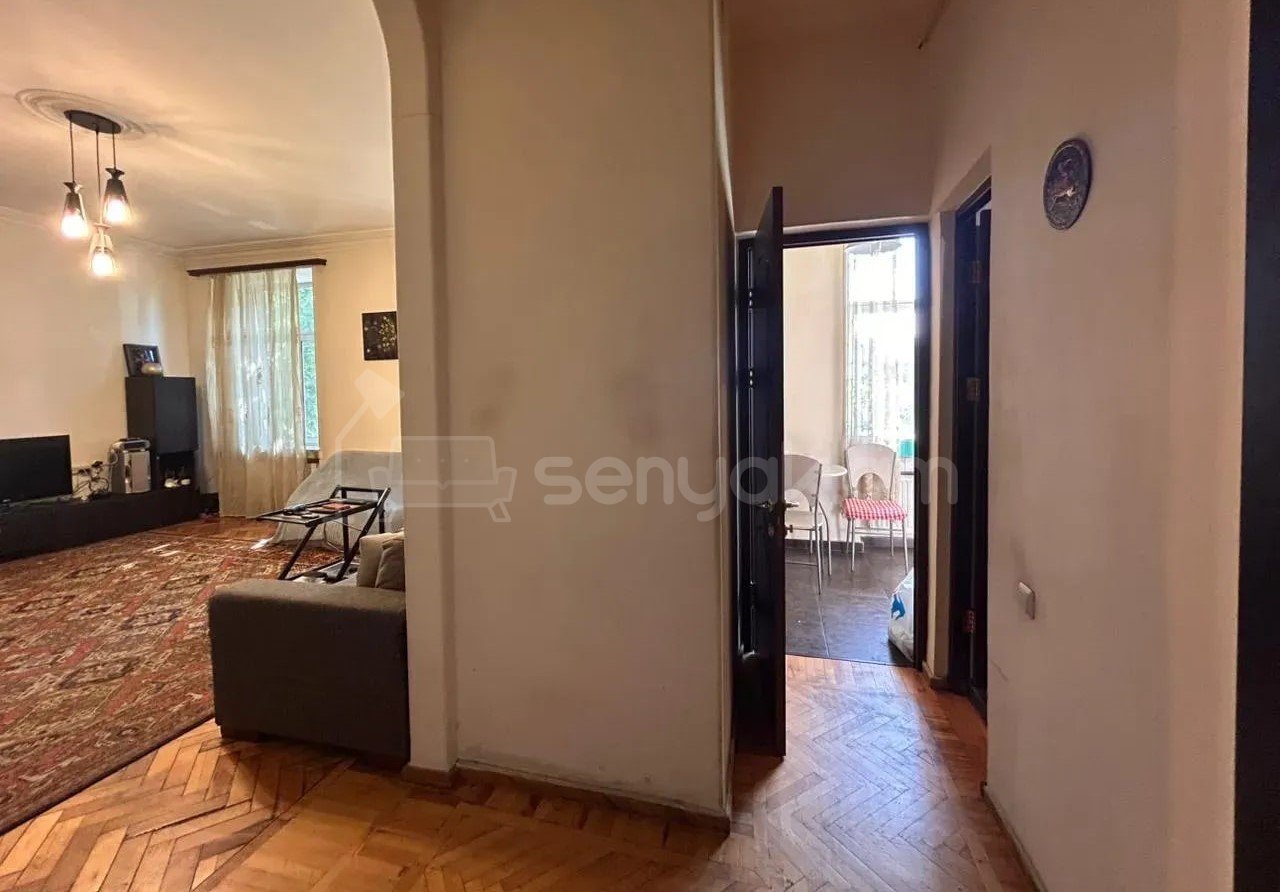 1 Սենյականոց Բնակարան Քարե Շենքում, 43քմ, 3/4 հարկ, Կապիտալ Վերանորոգված